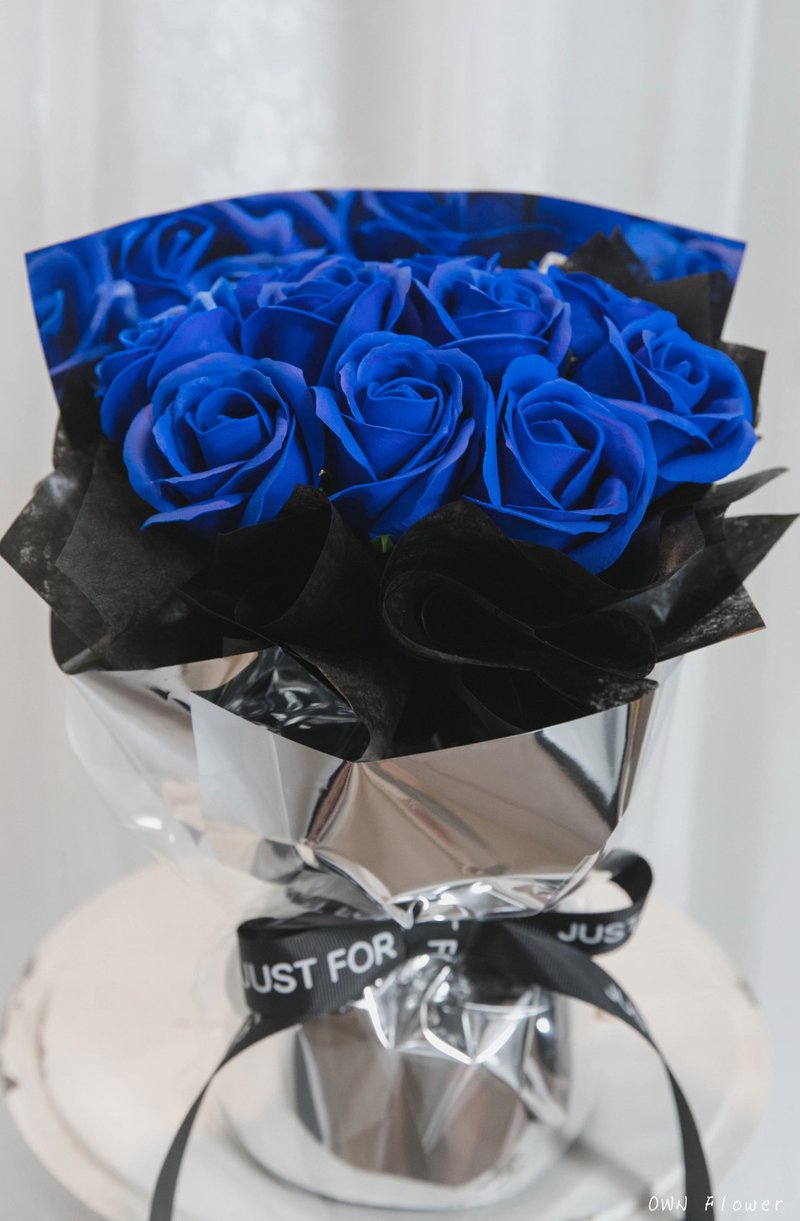 蓝玫瑰花束/香皂花花束/生日花束/情人节花束/告白花束/永生花束 - 干燥花/捧花 - 其他材质 蓝色