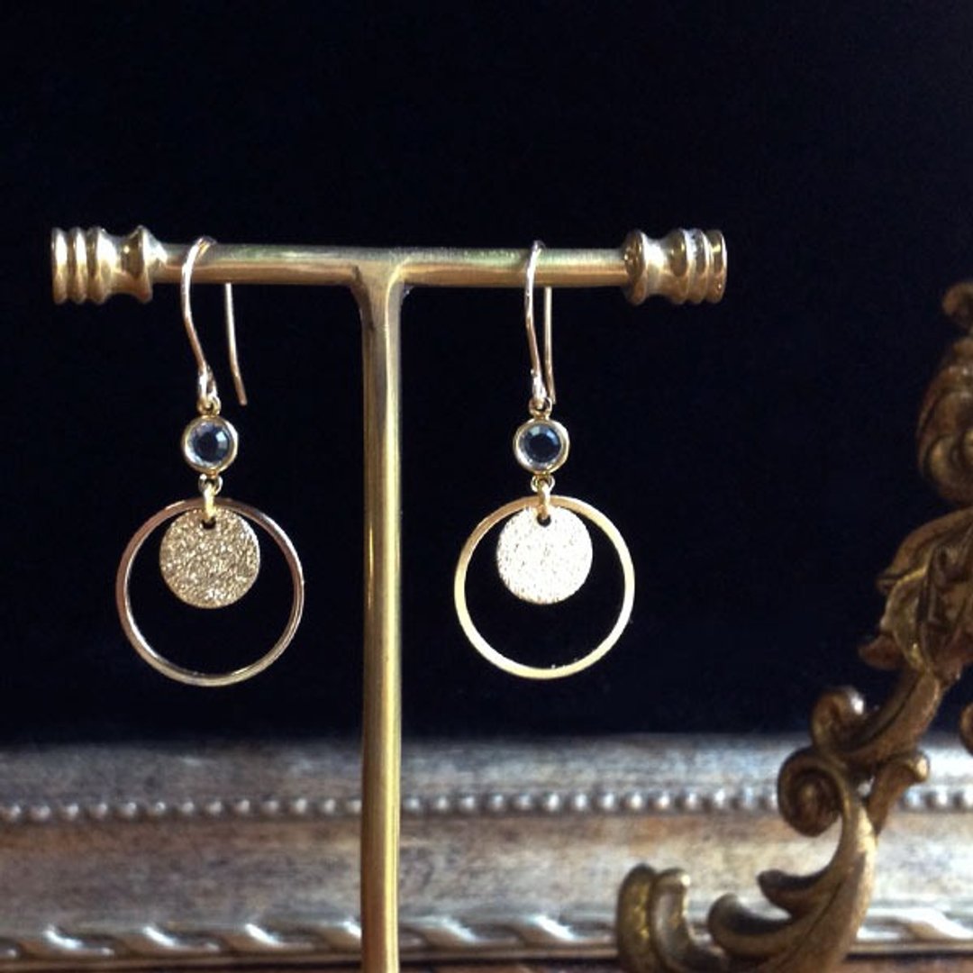 14 kgf vintage Swarovski and circle plate earrings ear needle - 耳环/耳夹 - 其他金属 金色