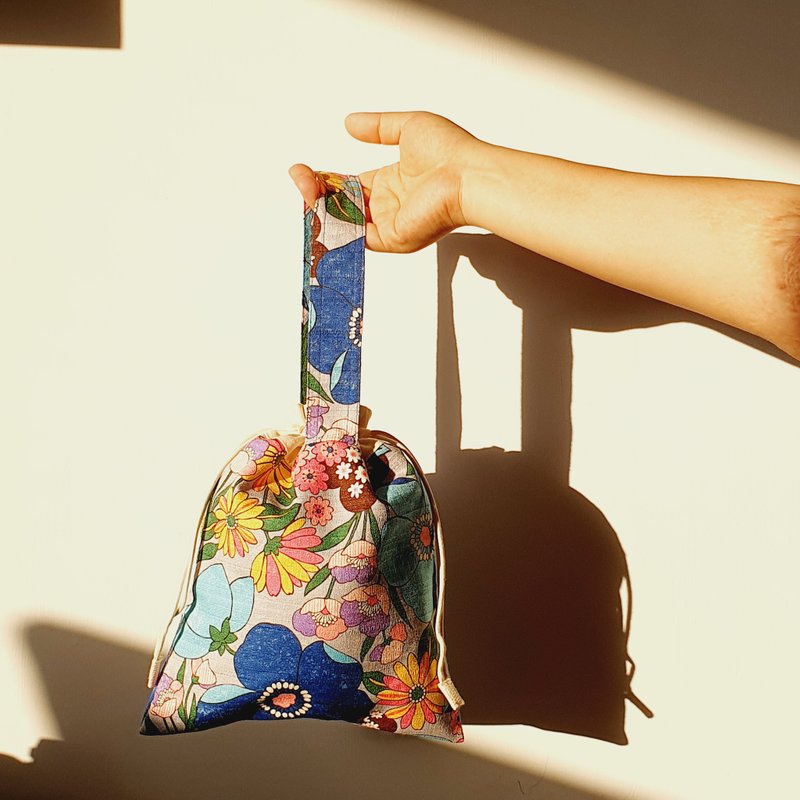 【HiGh MaLi】日本蓝椿花手腕包2.0版可斜背/手挽包#生日礼物 - 手提包/手提袋 - 棉．麻 多色