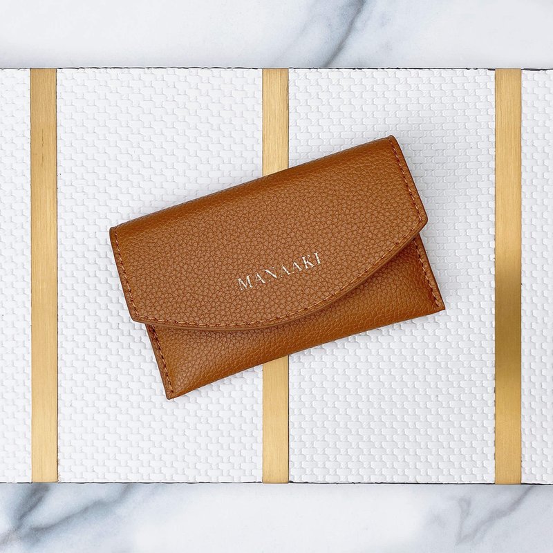 【MANAAKI】半月名片套 名片夹 卡片套 零钱包 皮革 - 名片夹/名片盒 - 环保材料 咖啡色