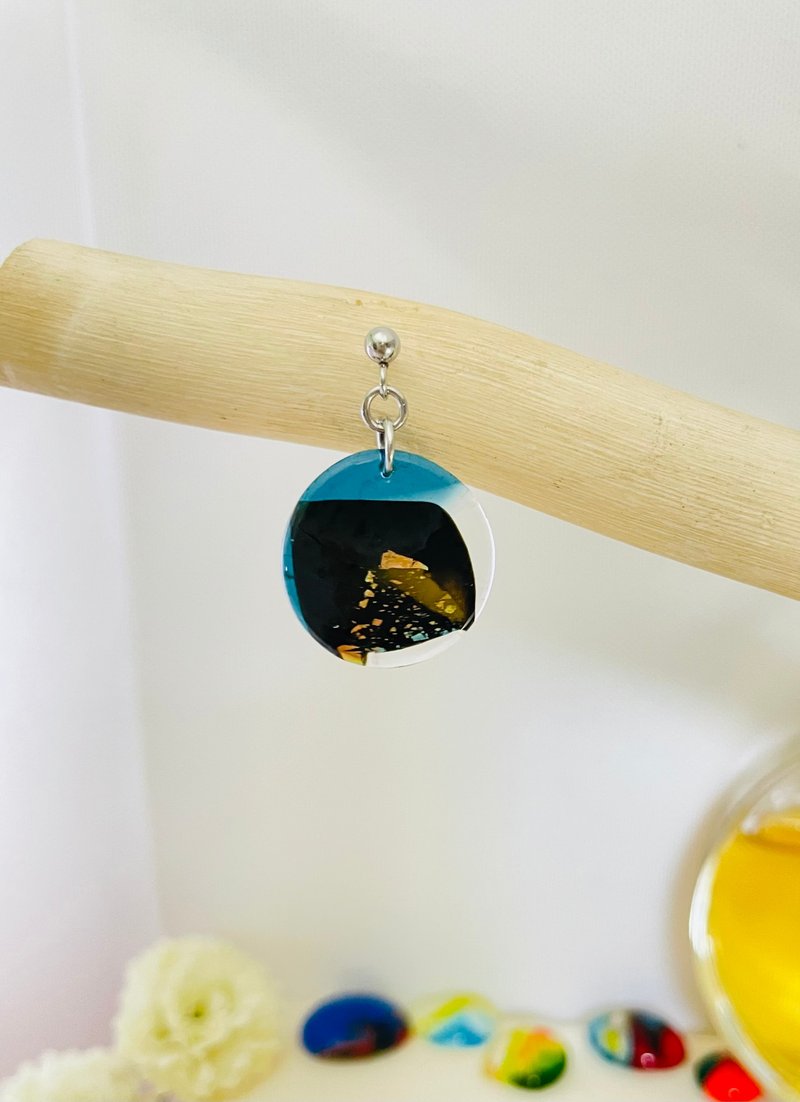 金矿 琉璃耳环 单边1只 窗花复古耳环 手作饰品 医疗钢 - 耳环/耳夹 - 琉璃 多色