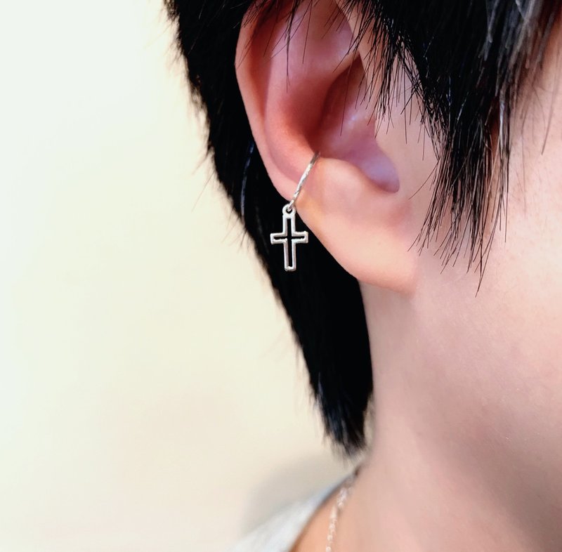 MIH金工首饰 | 镂空十字架纯银耳骨夹 cross silver ear cuff - 耳环/耳夹 - 纯银 银色