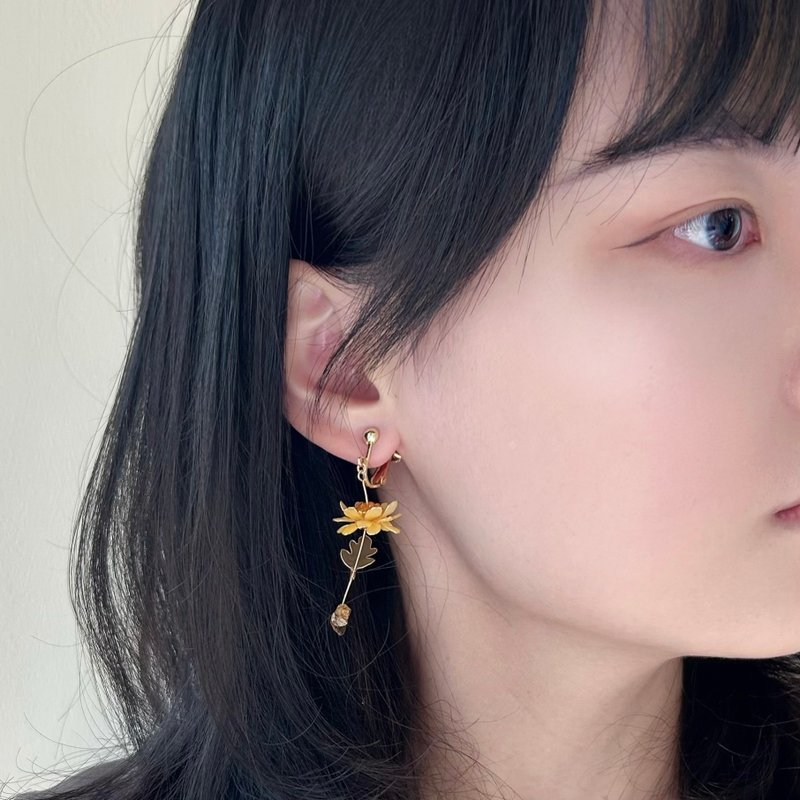 【黄色野菊x黄水晶-水晶花耳环】11月生日花生日石 花言日和 - 耳环/耳夹 - 树脂 