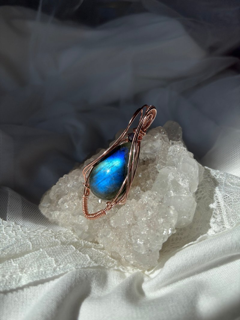 珍饰 - 强蓝光拉长石金属绕线吊坠 - 项链 - 水晶 