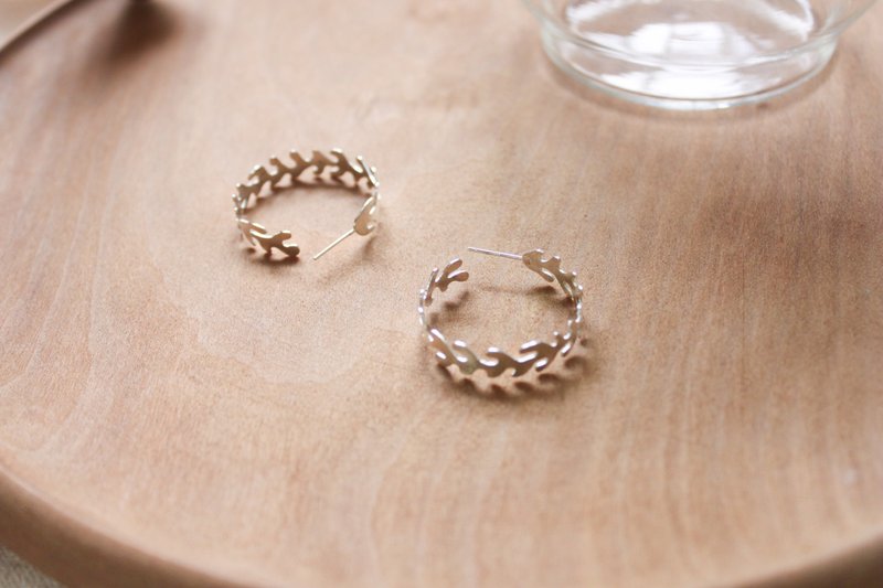 【白色珊瑚礁】纯银耳环 大圈环耳针 设计师手作商品 - 耳环/耳夹 - 纯银 银色