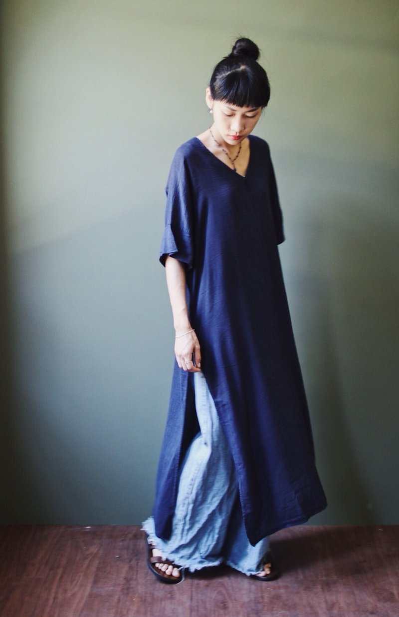 长版V领侧边开衩洋装  深蓝 - 洋装/连衣裙 - 棉．麻 蓝色