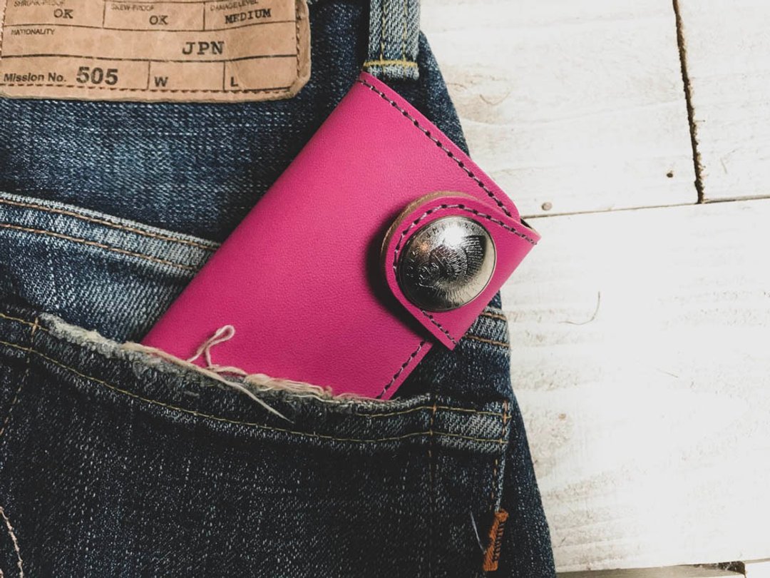TWO FOLD Two-fold key case with different expressions Front and back Two-fold key case Asymmetric TFK-PK-HSi - 钥匙链/钥匙包 - 真皮 粉红色