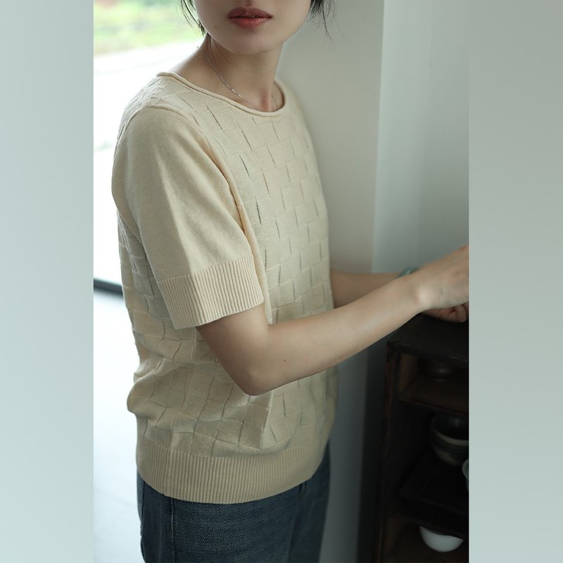 好了 米白亚麻棋格纹圆领针织上衣 休闲针织衫 - 女装针织衫/毛衣 - 棉．麻 多色