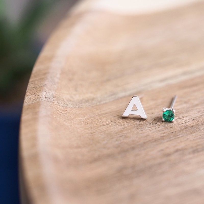 A) Selectable Birthstone & Initial Earrings Silver 925 - 耳环/耳夹 - 其他金属 多色