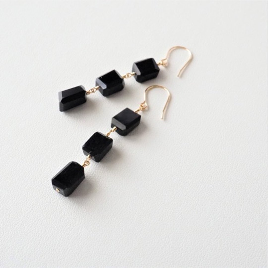 Black Spinel Earrings / August Birthstone / Free Shipping - 耳环/耳夹 - 宝石 