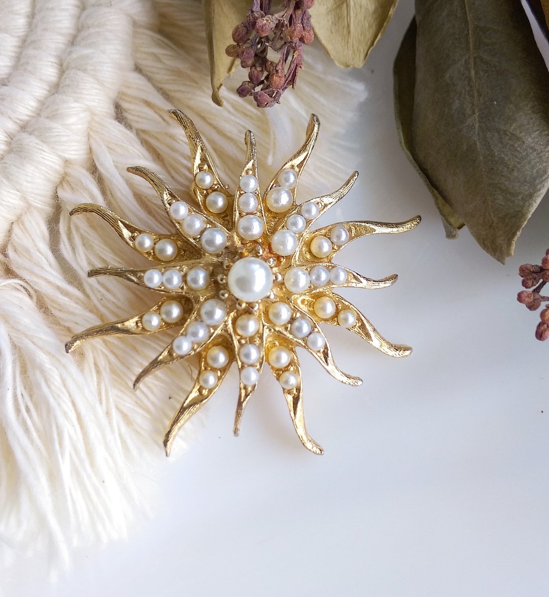 Vintage Jewelry 西洋古董饰品  优美 层次 珍珠花叶 细致 别针 - 徽章/别针 - 其他金属 金色