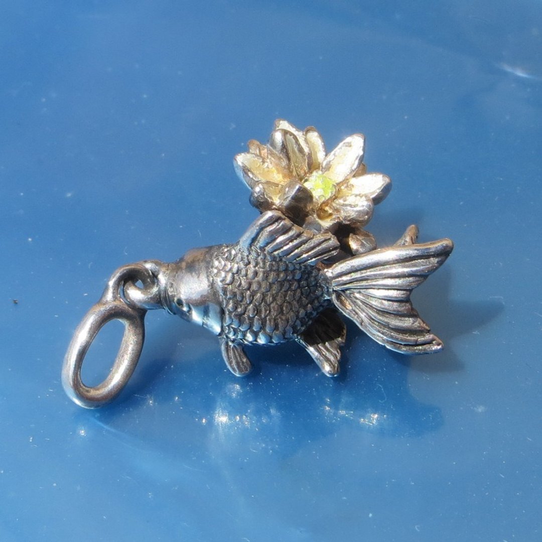 金鱼莲花  银と七宝焼き - 项链 - 其他金属 白色