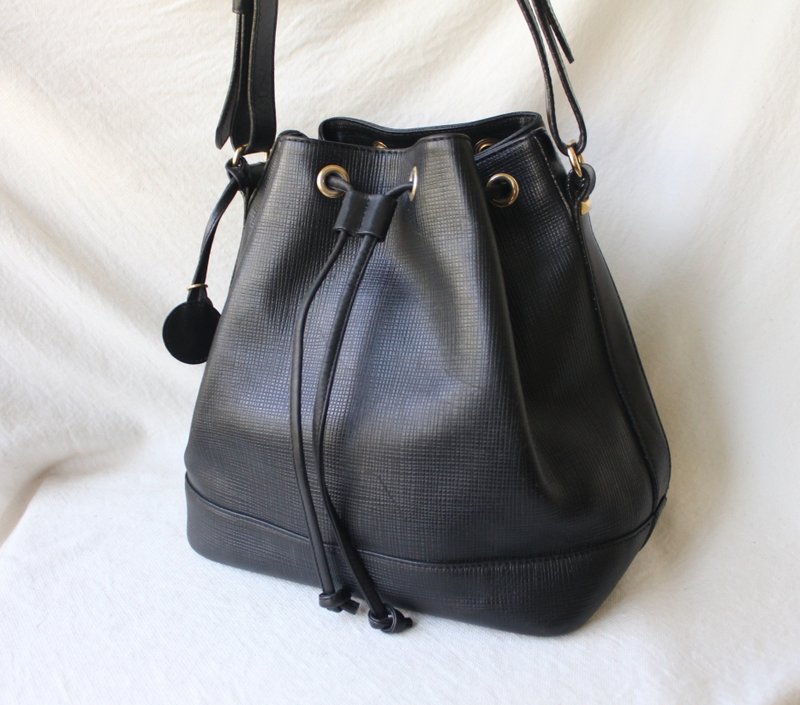 FOAK古着 /保留中/Marie Claire黑色波纹水桶包 - 侧背包/斜挎包 - 真皮 