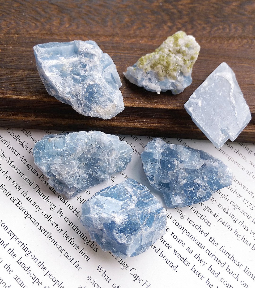 Calcite 云南产地 蓝色方解石 橄榄石共生矿 天然矿石 原矿 - 摆饰 - 其他材质 