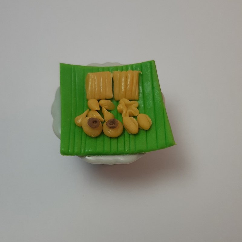 5 Thai dessert Food Miniature Dollhouse collectible decorate - 摆饰 - 粘土 黄色