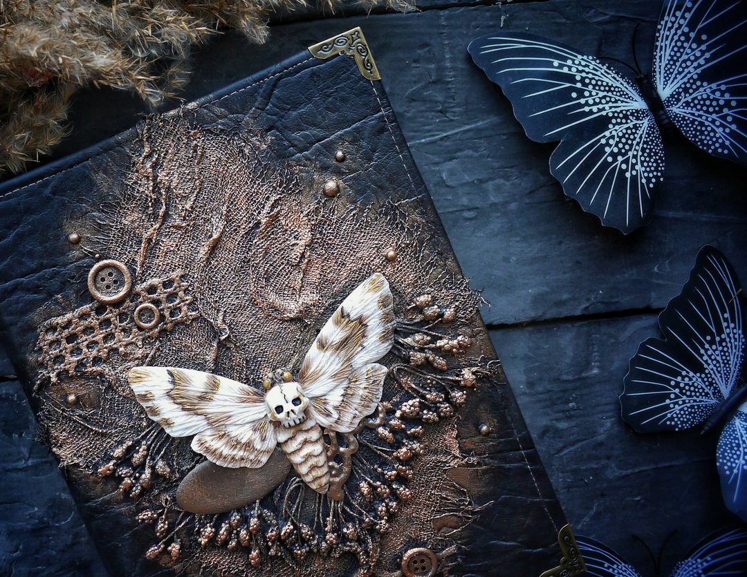 Handmade diary with butterfly Death's-head hawkmoth, Polymer clay cover notebook - 笔记本/手帐 - 人造皮革 金色