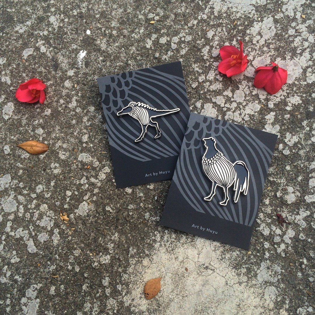 鳄鱼与鸡金属徽章 - 徽章/别针 - 其他金属 银色