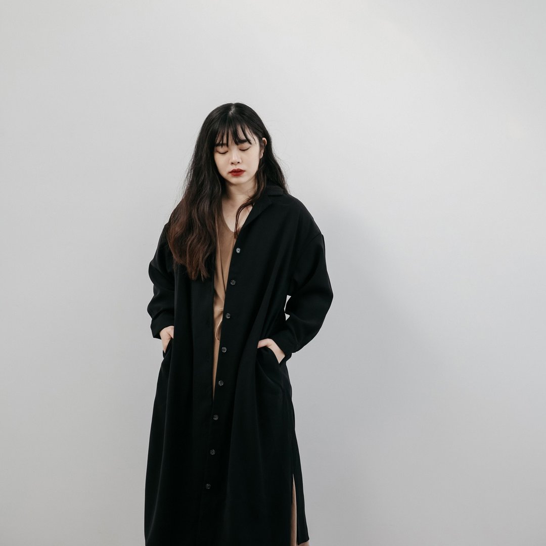 黑色果核罩衫洋装 - 女装休闲/机能外套 - 其他材质 黑色