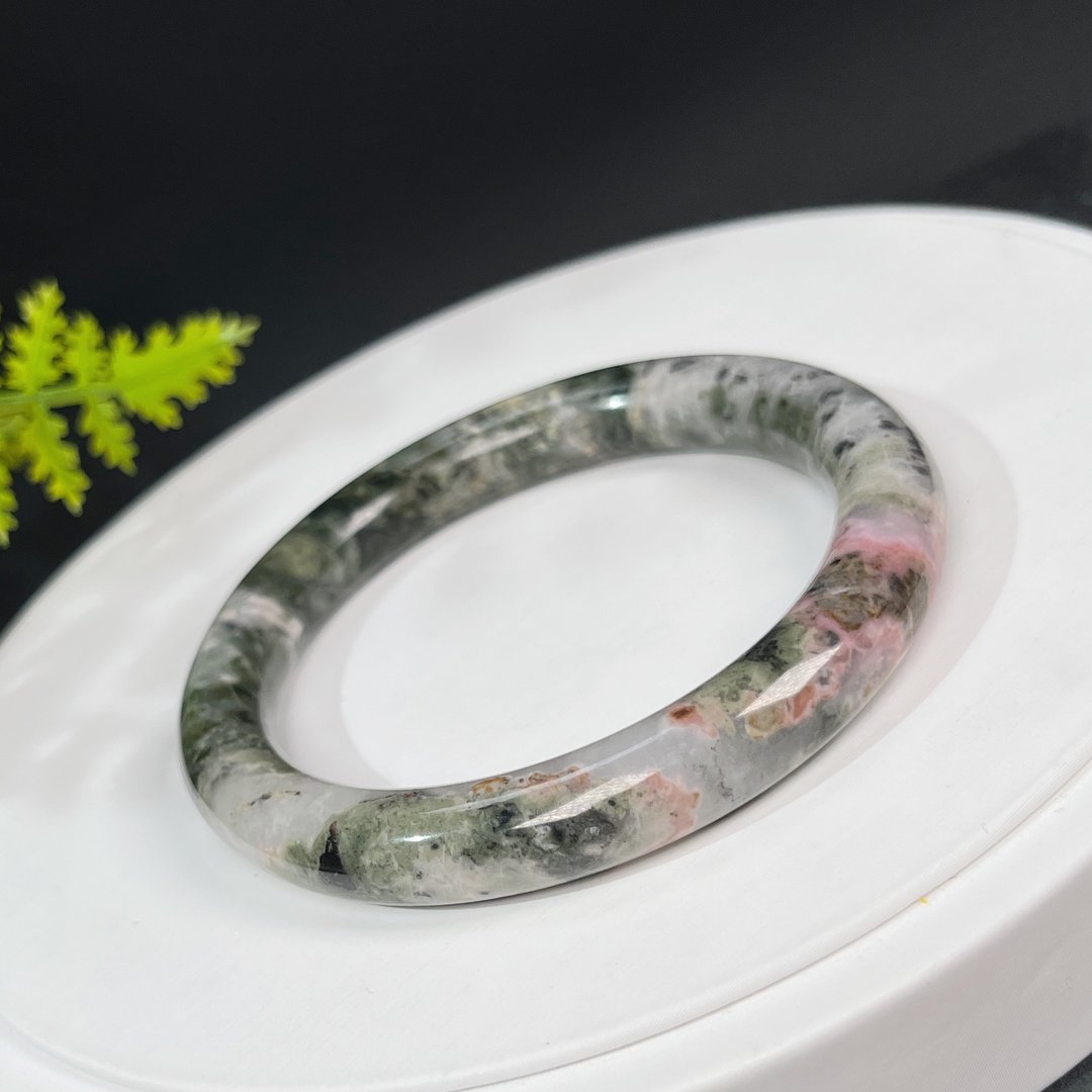 独特蔷薇辉手镯57+MM 玉化桃林圆条玫瑰石桃花玉手环 和谐友善 - 手链/手环 - 半宝石 