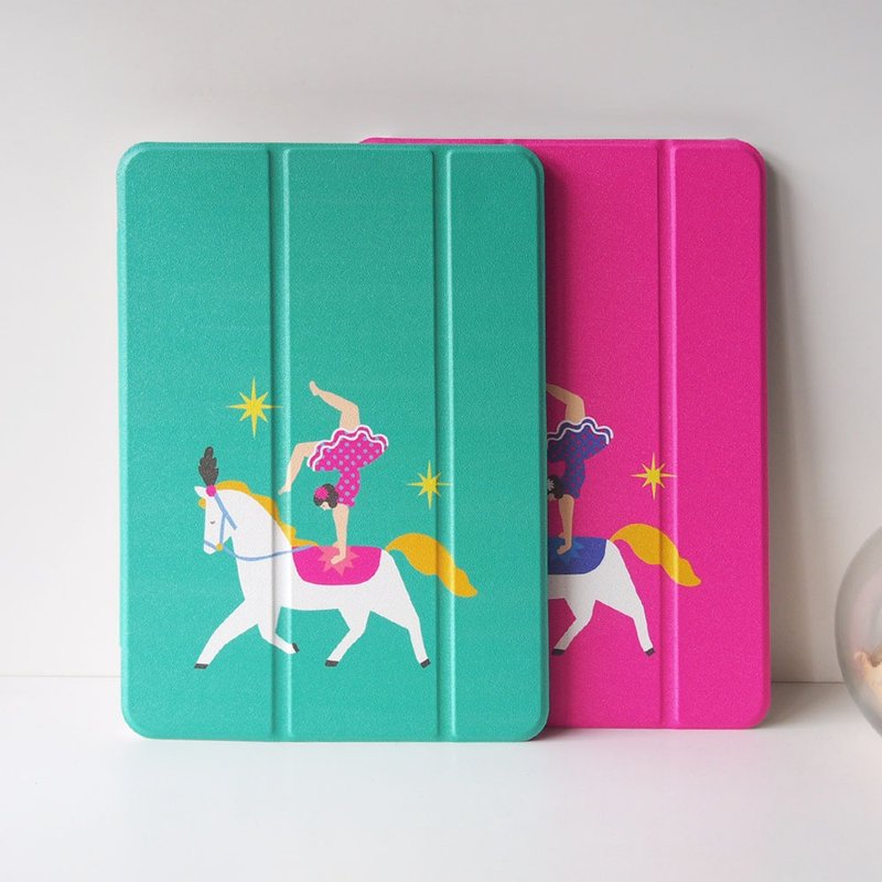 附笔槽手帐型 iPad 保护壳【马术马戏团】三折式支架软壳 - 平板/电脑保护壳 - 人造皮革 粉红色