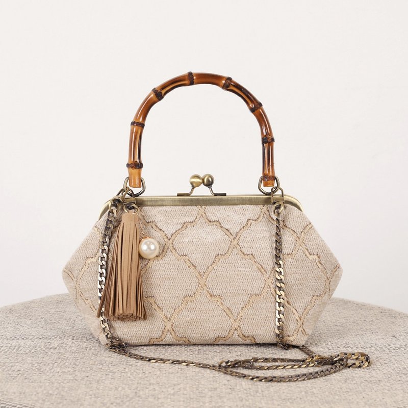 Yakimochi (Beige) Bamboo Handle frame clutch pouch - 侧背包/斜挎包 - 其他金属 卡其色