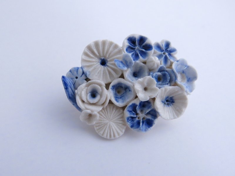 限量Ensemble春蝶白瓷胸针 - 胸针 - 瓷 蓝色