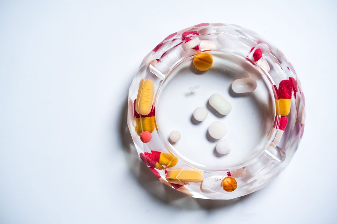Pills 爱是彩色糖衣包装却没营养的药药 早点睡款 烟灰缸 烛台 - 蜡烛/烛台 - 树脂 多色