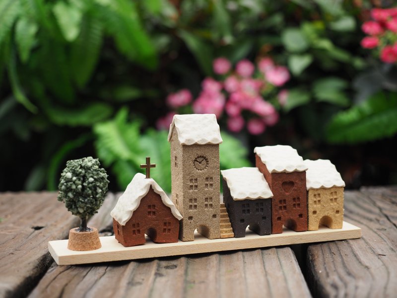 【乡村欧洲小屋(下雪)/优惠组】8件组/(5栋小屋+小楼梯+小树下雪) - 摆饰 - 陶 多色