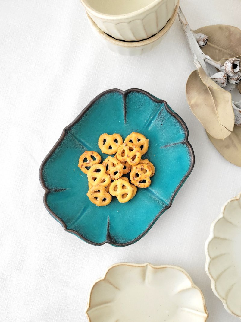 莲花盘 (中) 土耳其蓝 /益子烧/点心盘 - 盘子/餐盘/盘架 - 陶 白色