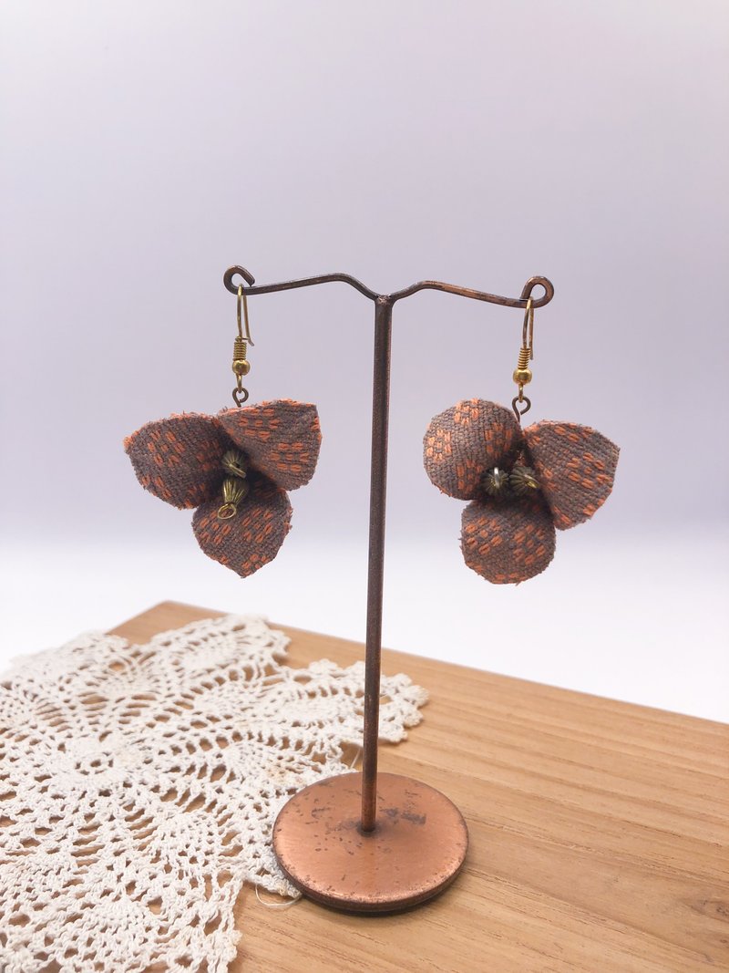 手工编织织物耳环 - 耳环/耳夹 - 棉．麻 