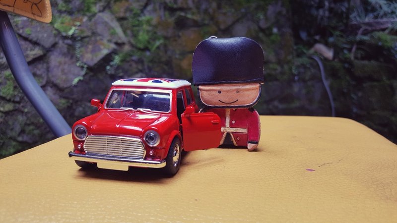 可爱英国小市兵纯牛皮钥匙圈- 可刻字 - 钥匙链/钥匙包 - 真皮 红色