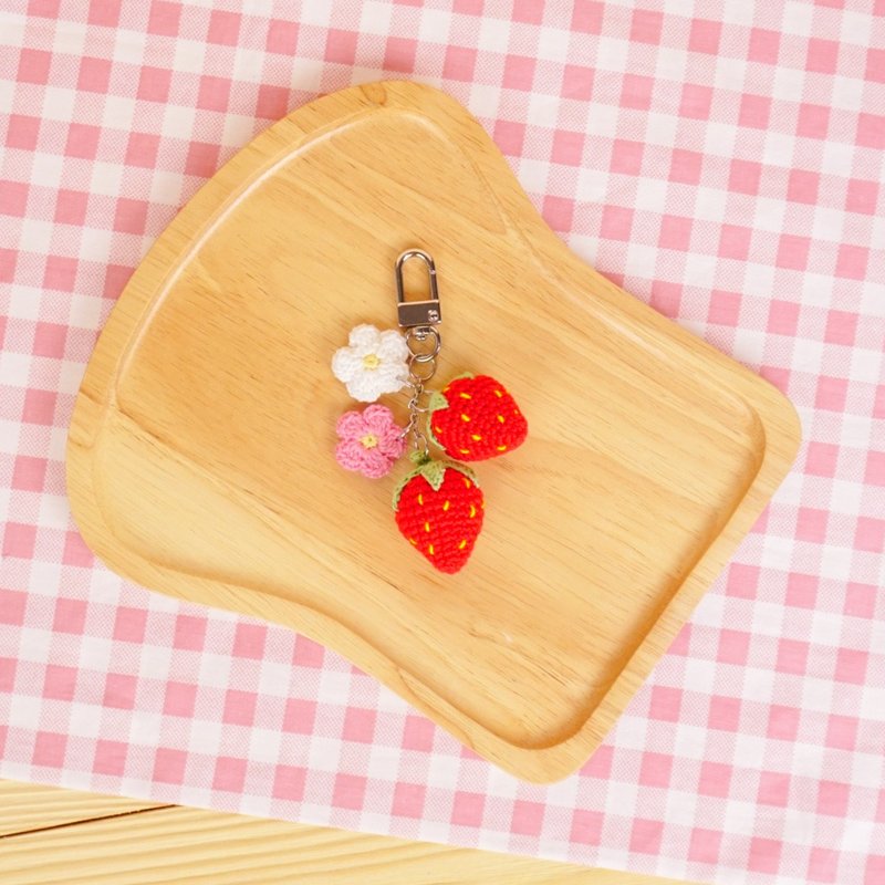 Strawberry charm zipper  key ring key chain bag charm handmade gift - 吊饰 - 棉 红色