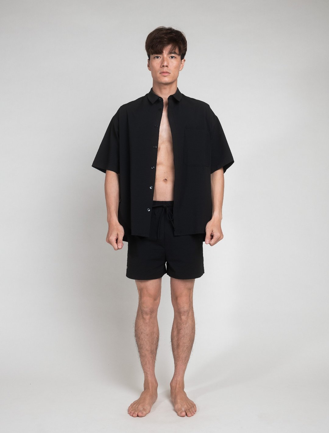 Black 经典黑 / 泡泡纱 落肩度假衬衫 - 男装衬衫 - 其他材质 黑色