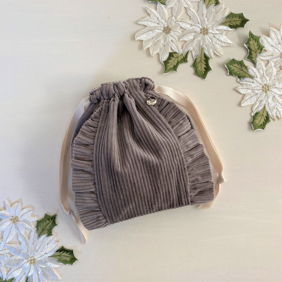 Round Frill Corduroy Drawstring Pouch Mocha - 化妆包/杂物包 - 棉．麻 咖啡色