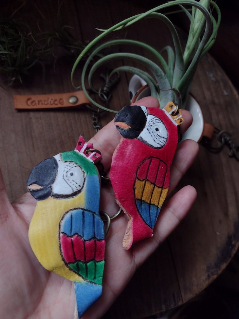 可爱皇冠金刚鹦鹉 蓝/红 颜色纯牛皮钥匙圈 - 可刻字 - 钥匙链/钥匙包 - 真皮 红色