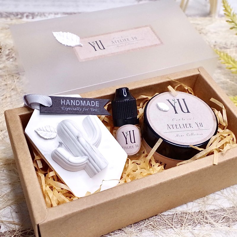 花系香氛礼盒 - 大豆香氛蜡烛 仙人掌扩香石 挂牌 含香氛5ml - 香薰/精油/线香 - 其他材质 卡其色