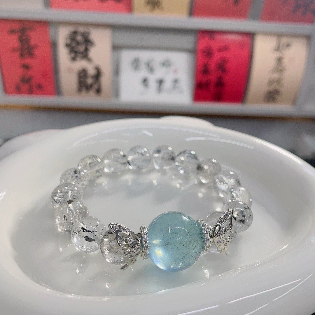 天然赫尔基蒙闪灵钻 海蓝宝水晶蝴蝶翅膀设计单圈手串s - 项链 - 水晶 白色