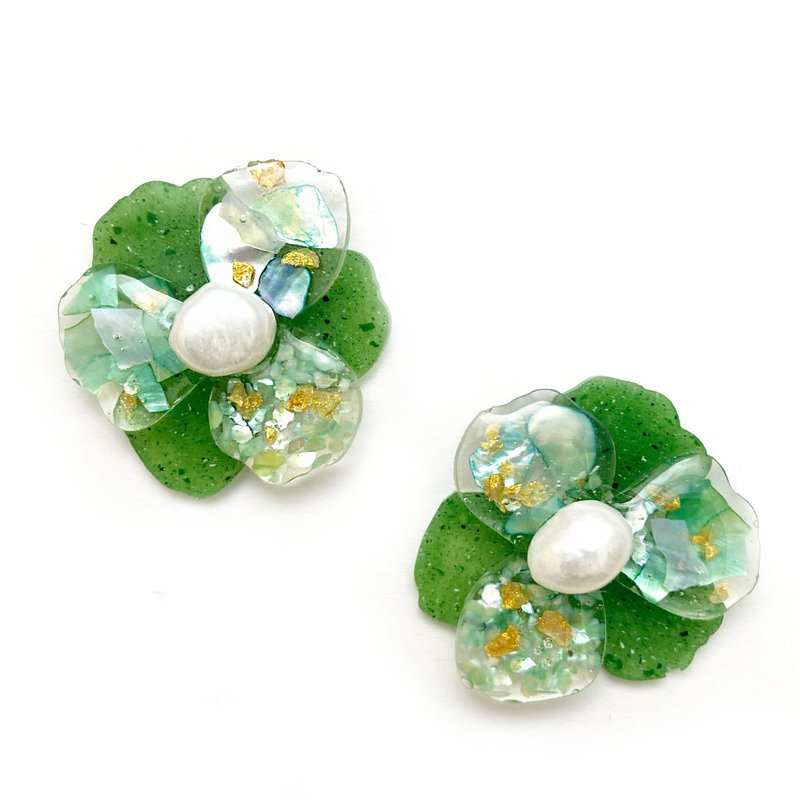 日本树脂草绿色贝壳花朵耳环.耳夹 - 耳环/耳夹 - 树脂 绿色