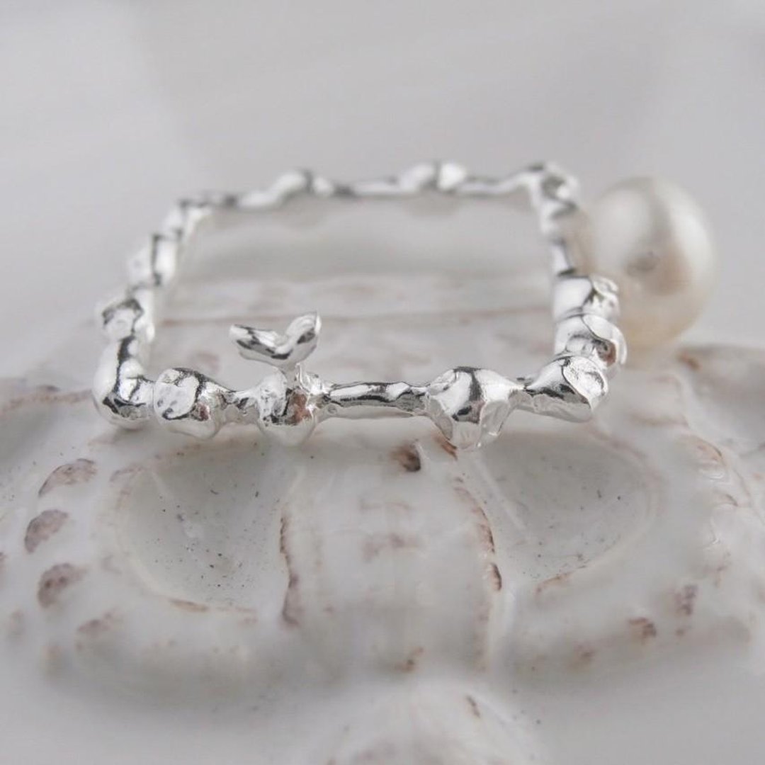 Sprouting pearl ring - 戒指 - 宝石 白色