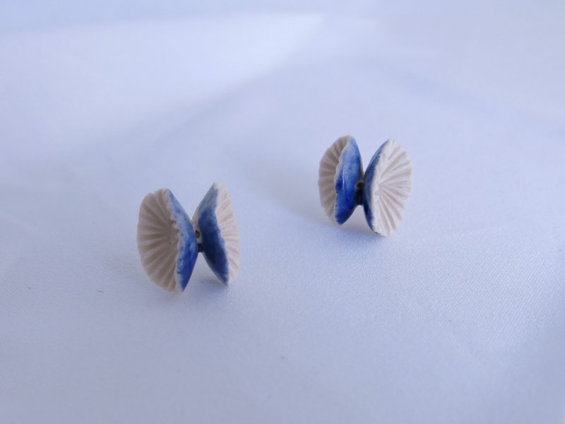 Papillon蝴蝶白瓷纯银耳环/中间蓝 - 耳环/耳夹 - 瓷 蓝色
