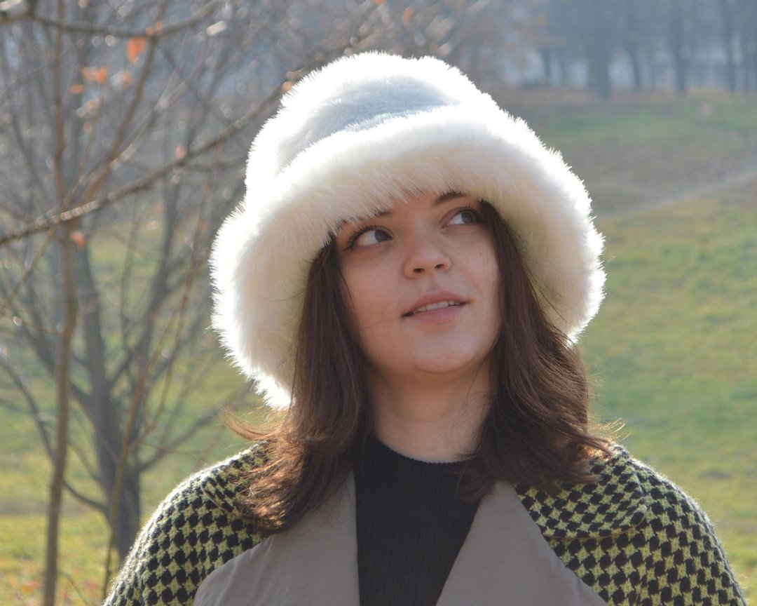 Faux fur bucket hat. Fur white hat for women. Cute fuzzy hats. Fluffy warm hat. - 帽子 - 其他材质 白色