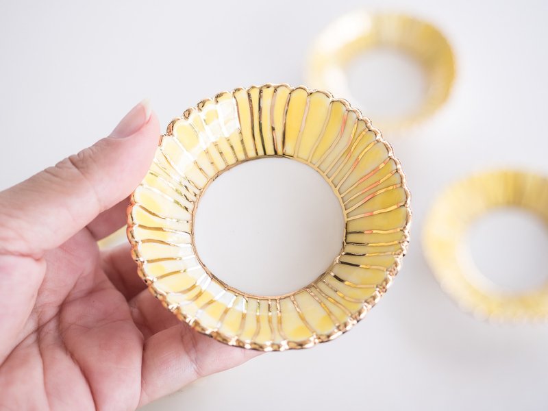 Sunflower Plate (s) - 花瓶/陶器 - 陶 黄色
