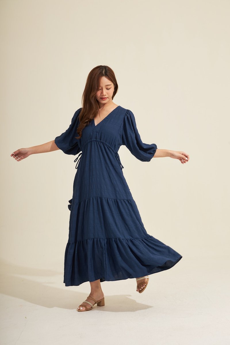 飘逸面料荷叶边连衣裙  - TUAIFU : 海军色 - 洋装/连衣裙 - 棉．麻 蓝色