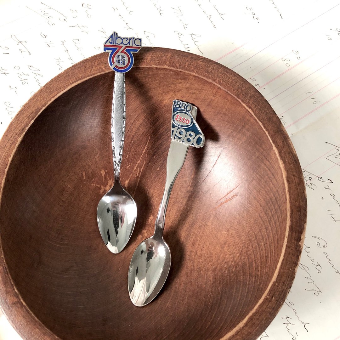 1980s Retro设计珐琅徽章镀银纪念汤匙 2pcs 组合 - 餐刀/叉/匙组合 - 不锈钢 