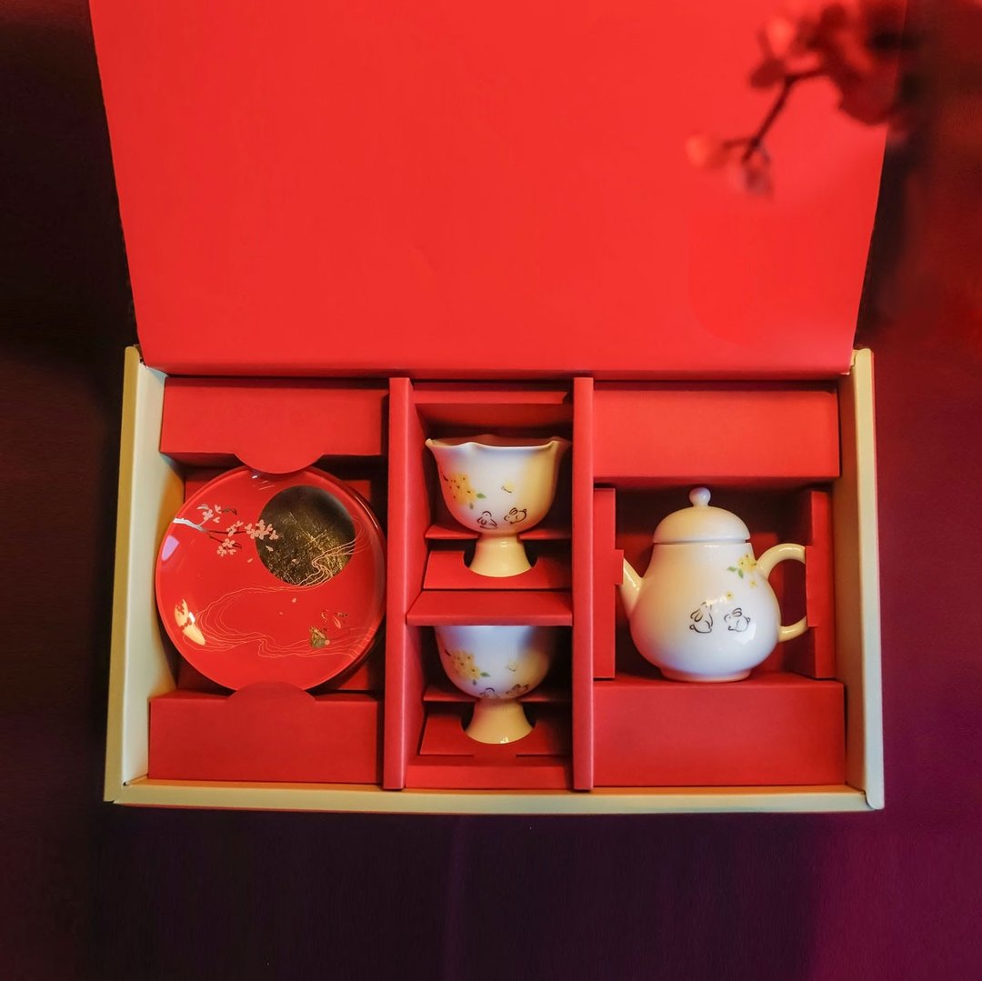 La Perla 独家限定│玉桂六喜–六入礼盒 礼品 - 盘子/餐盘/盘架 - 玻璃 红色