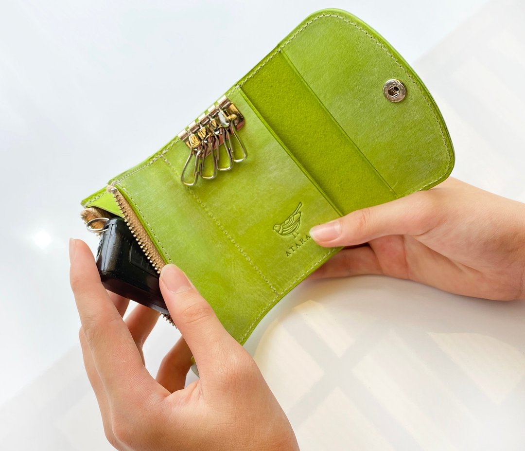 Lime green key case with zipper pocket Italian leather MAINE smart key can be stored Free wrapping service - 钥匙链/钥匙包 - 真皮 绿色
