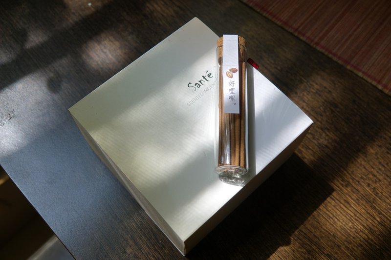 抚平惶惶不安的躁动 | 情绪保养线香 好哩哩 (30入)蓝莲花纯露版 - 香薰/精油/线香 - 植物．花 