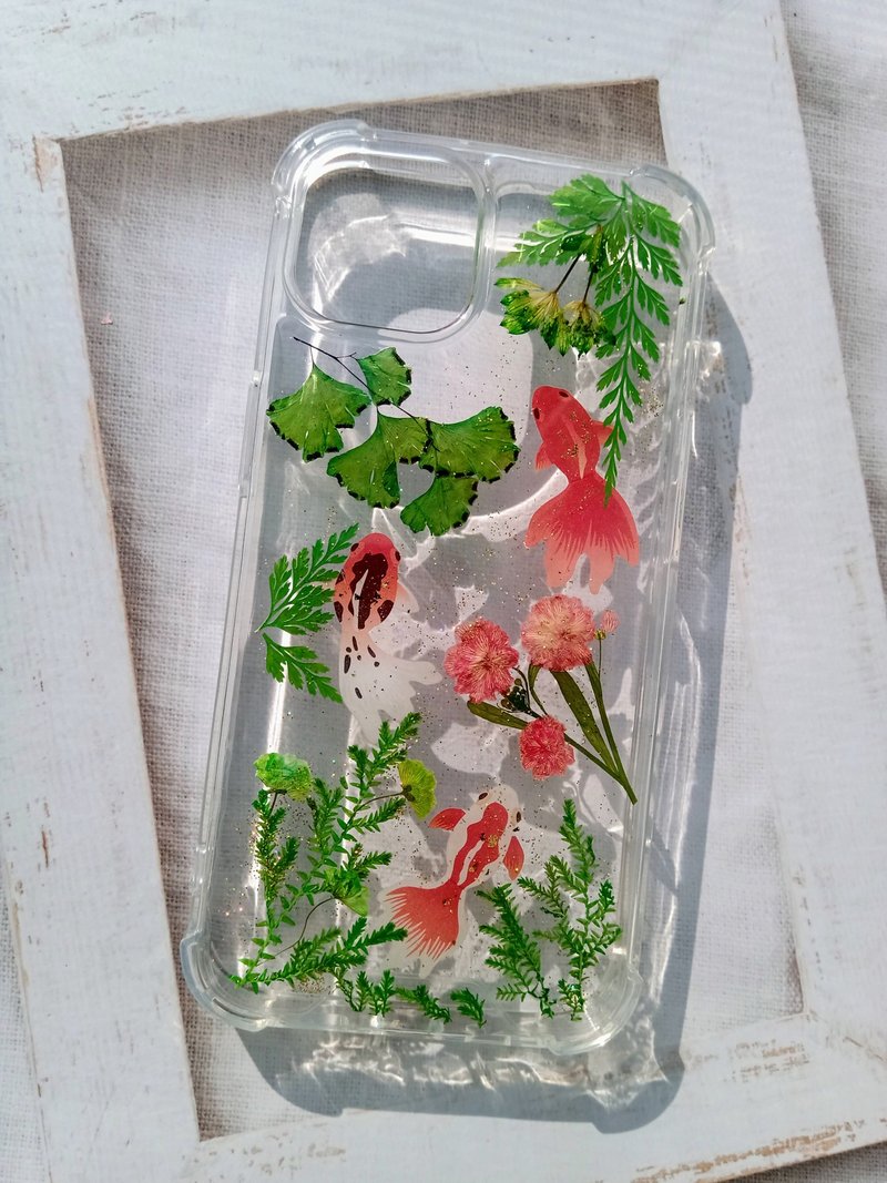 手作押花手机保护壳 | iPhone 13 | 年年有鱼 - 手机壳/手机套 - 塑料 多色