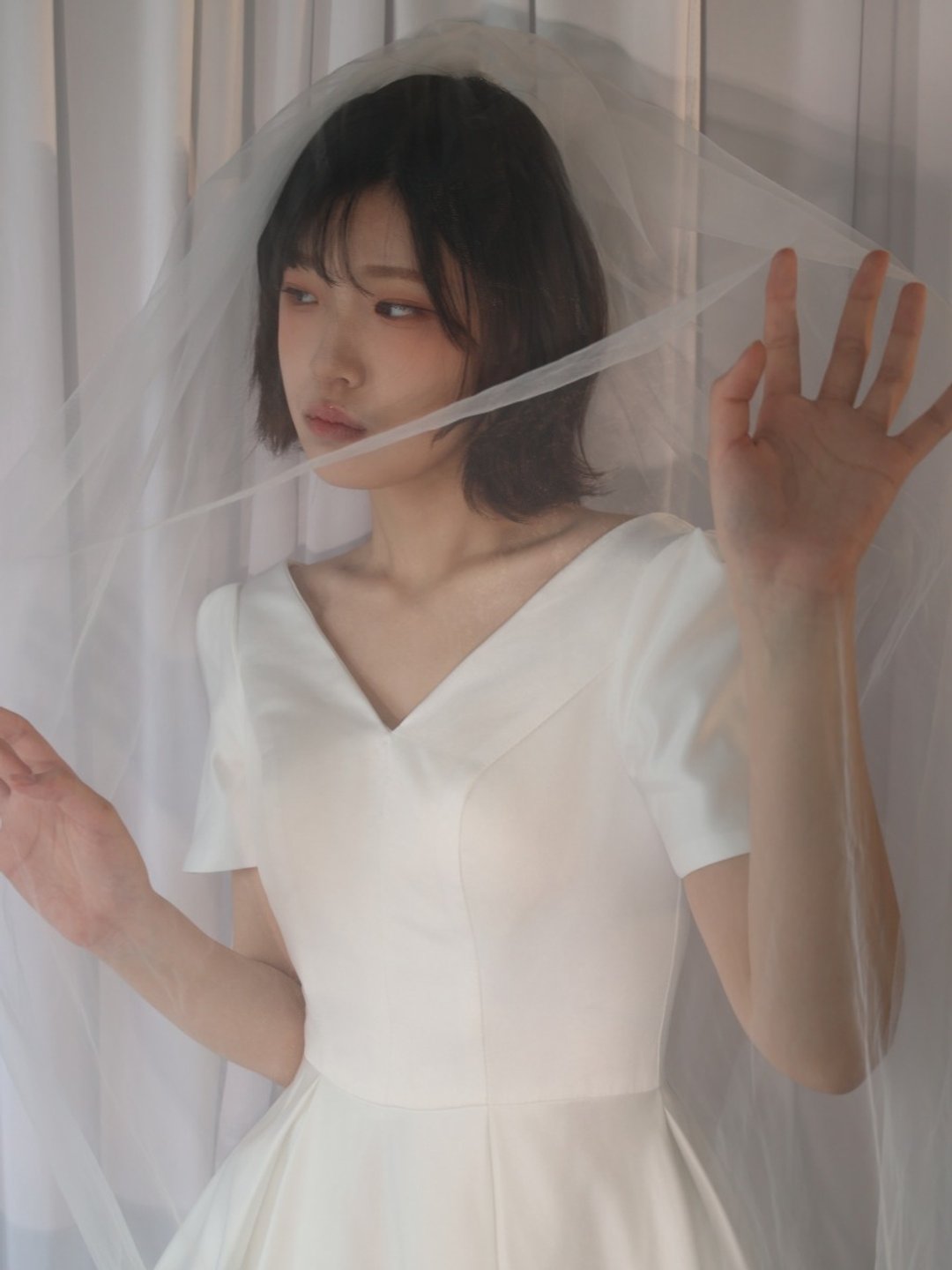 经典 V 领缎面短袖礼服 SAMPLE SALE - 晚装/礼服 - 丝．绢 白色