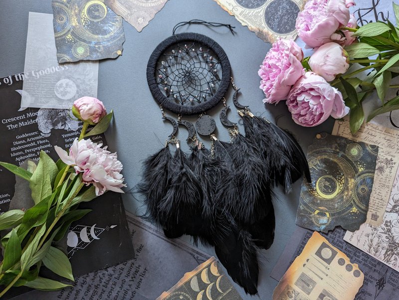 Black Moon Dreamcatcher with Moon Phases | Birthday Gift  เครื่องดักฝัน - 墙贴/壁贴 - 玻璃 黑色